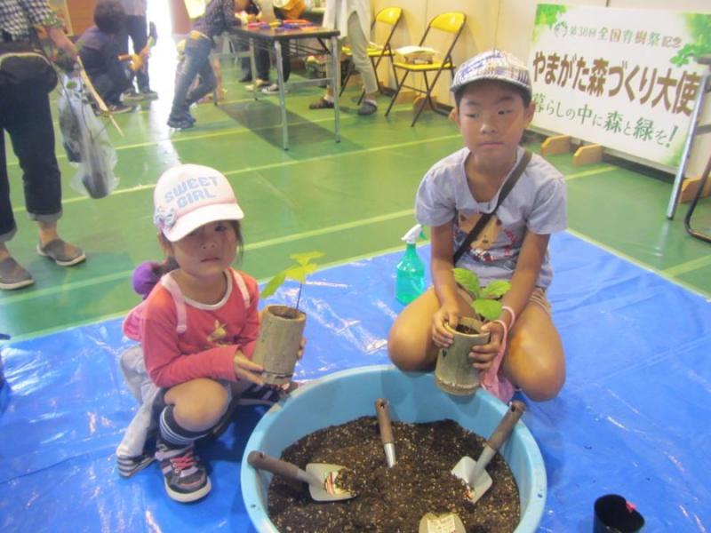 環境フェアつるおかでの植付け1