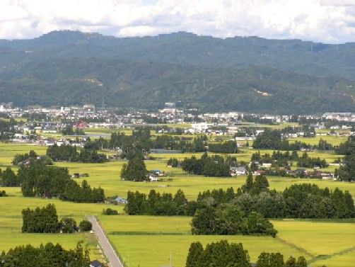 飯豊町散居集落のある風景