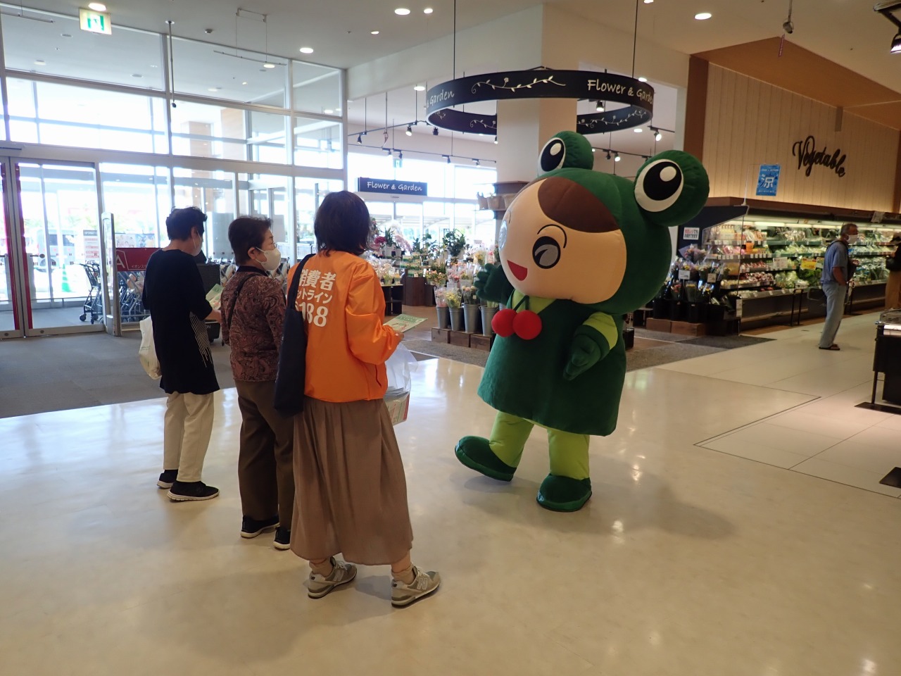 ごみゼロの様子ケロちゃん写真